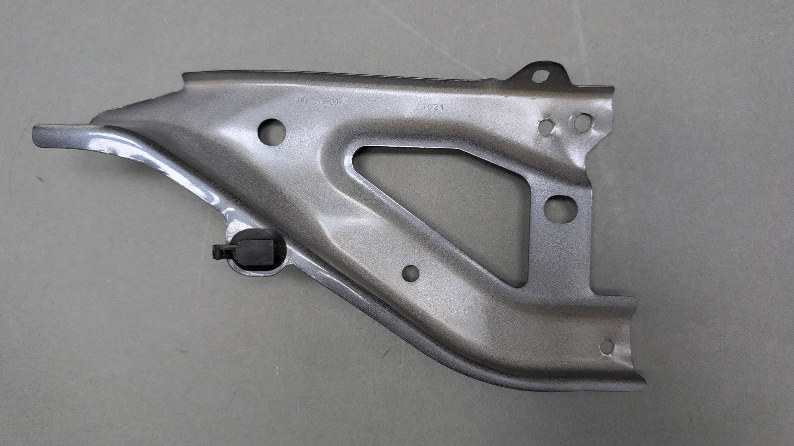 Tesla Model Y Right Lower Fender Bracket RH