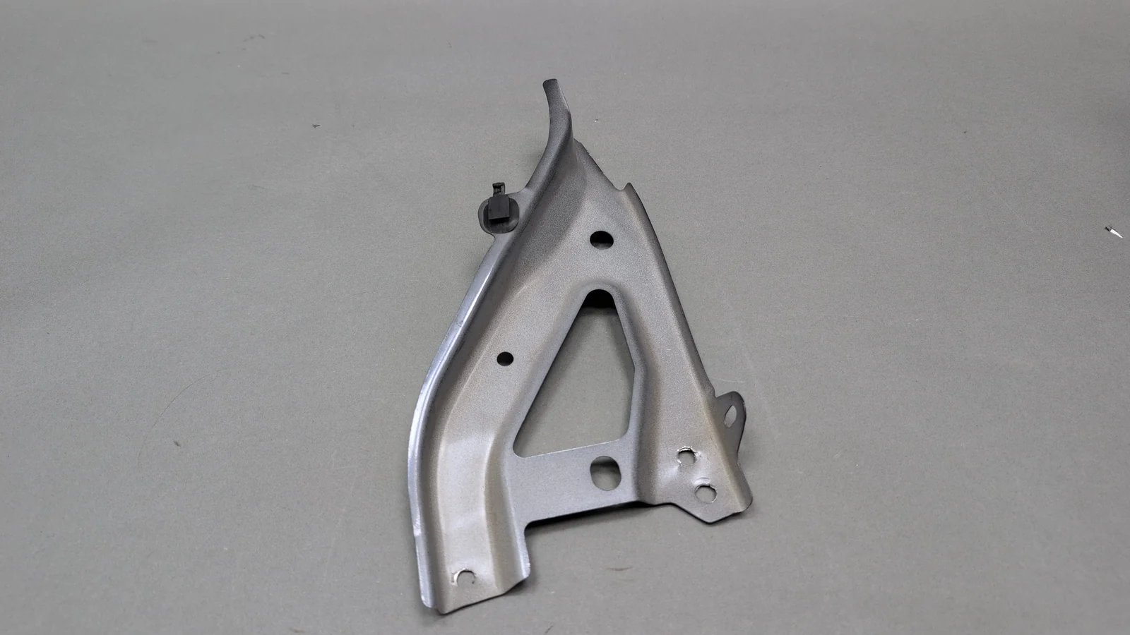 Tesla Model Y Right Lower Fender Bracket RH