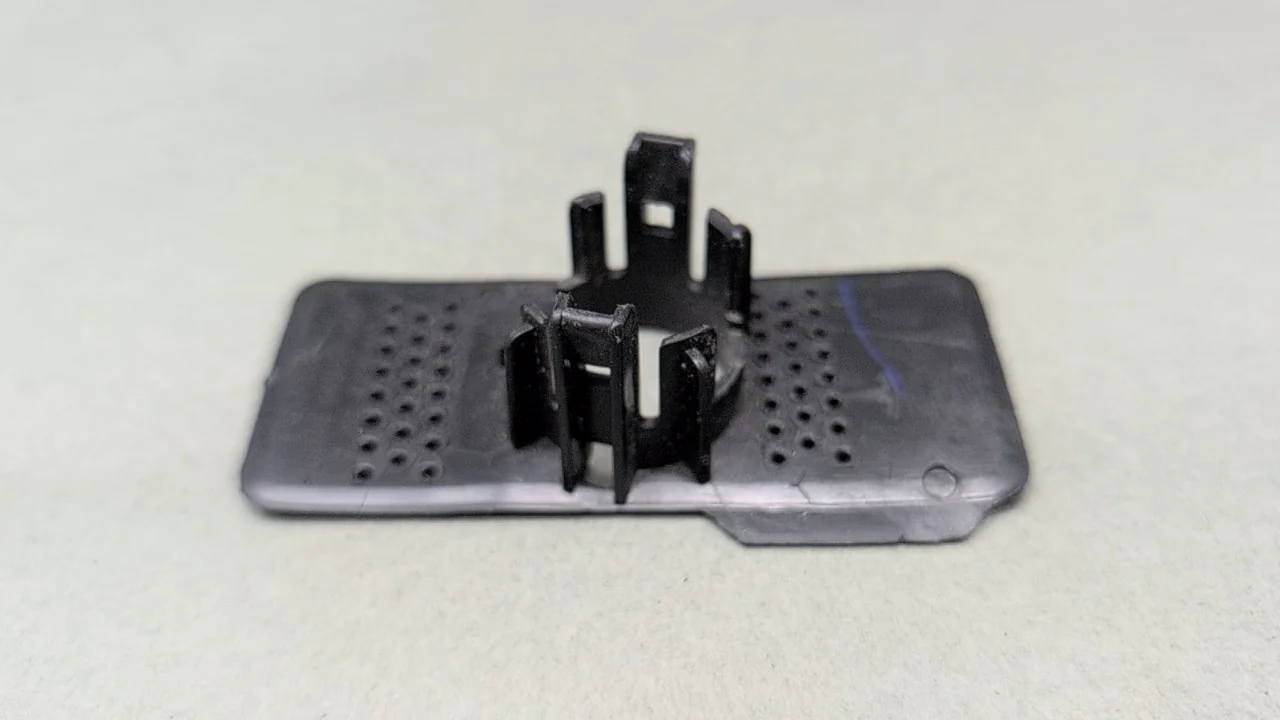 Tesla Model Y REAR FASCIA S8 PA RETAINER Bracket Holder