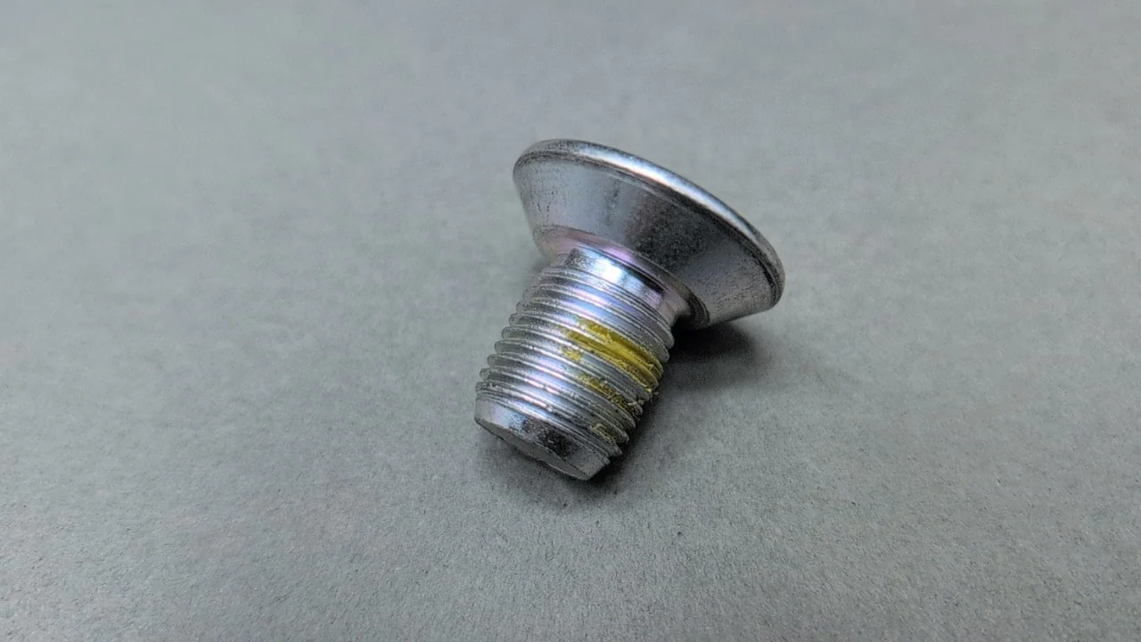 Tesla Model Y Steering wheel BOLT RC M16X1.5X26