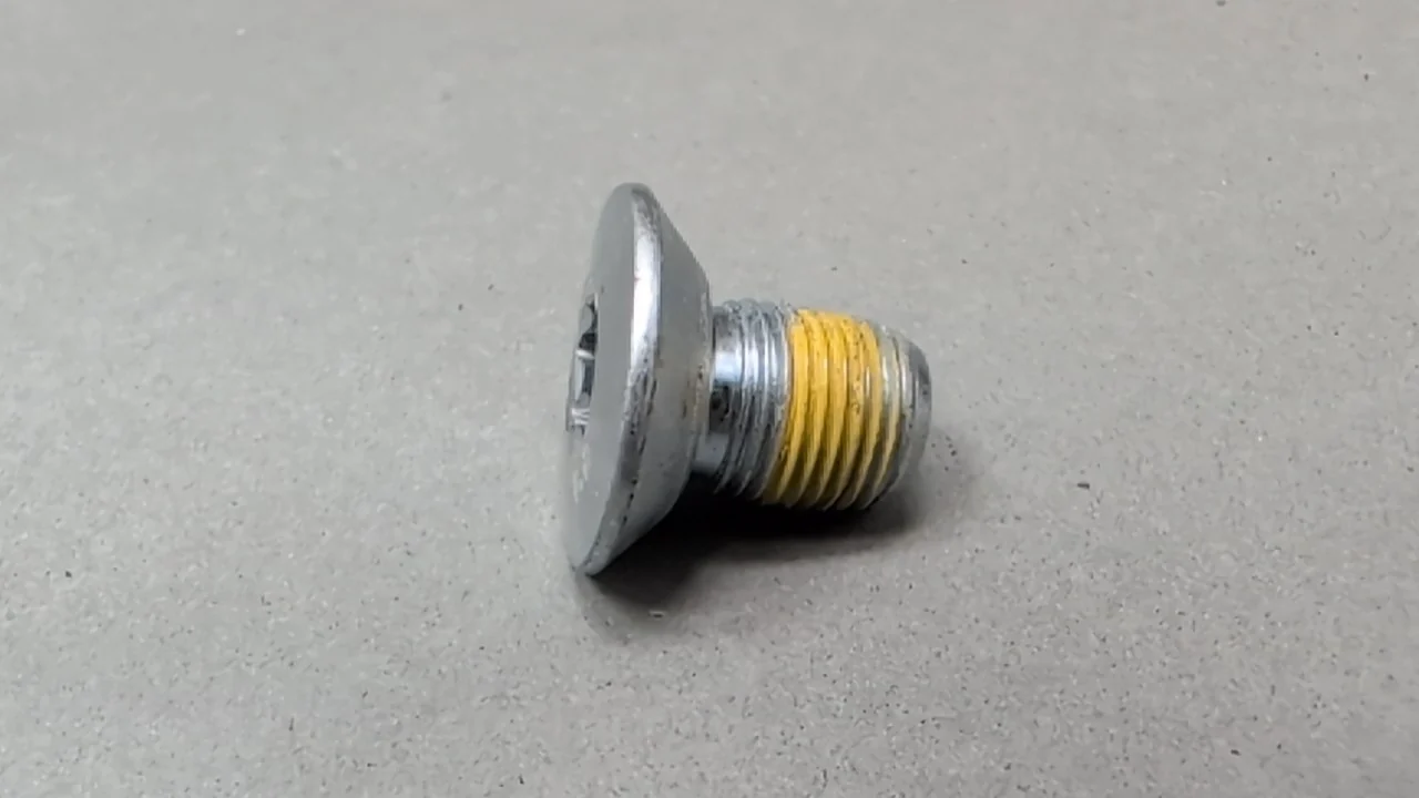 Tesla Model Y Steering wheel BOLT RC M16X1.5X26