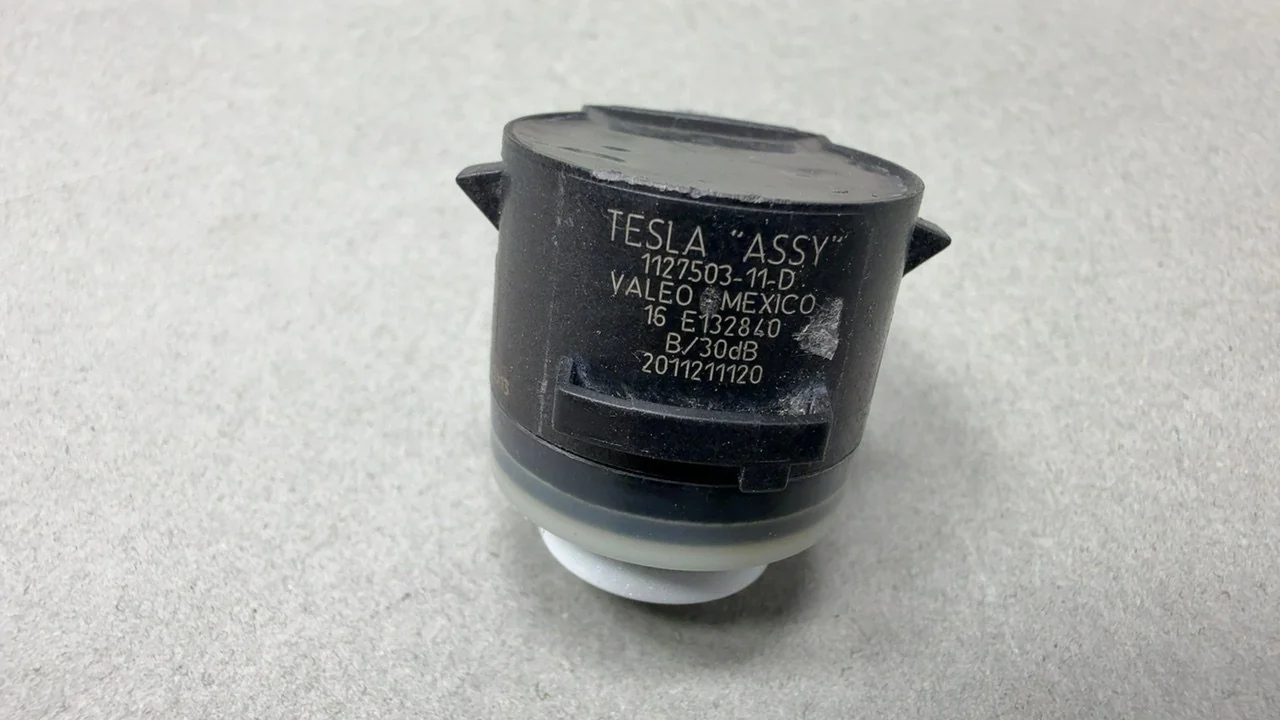 Tesla Model Y Parking Sensor 2020-2023 PNT:PPSW damage