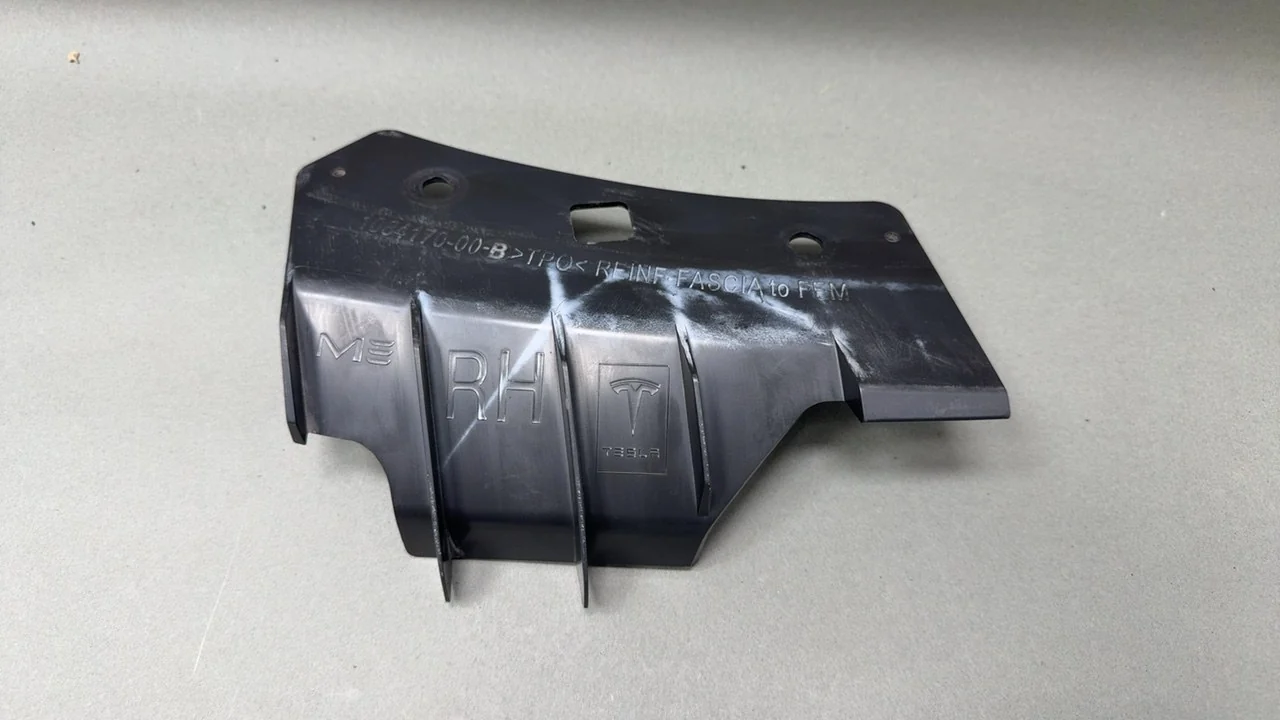 Tesla Model 3 REINF - FASCIA FRT CTR UPR TO FEM RH