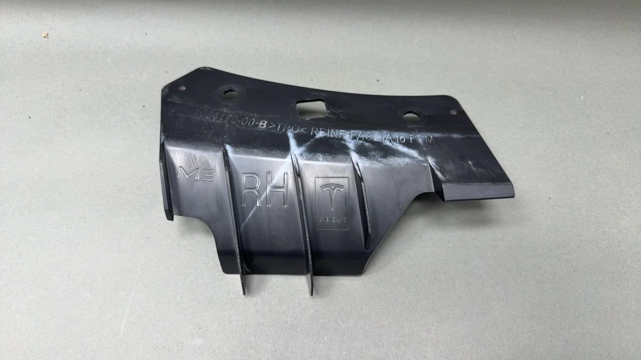 Tesla Model 3 REINF - FASCIA FRT CTR UPR TO FEM RH
